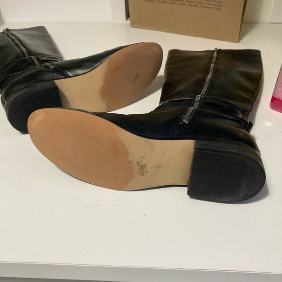 Michal Kors Black Leather Boot - Picture 5 of 7